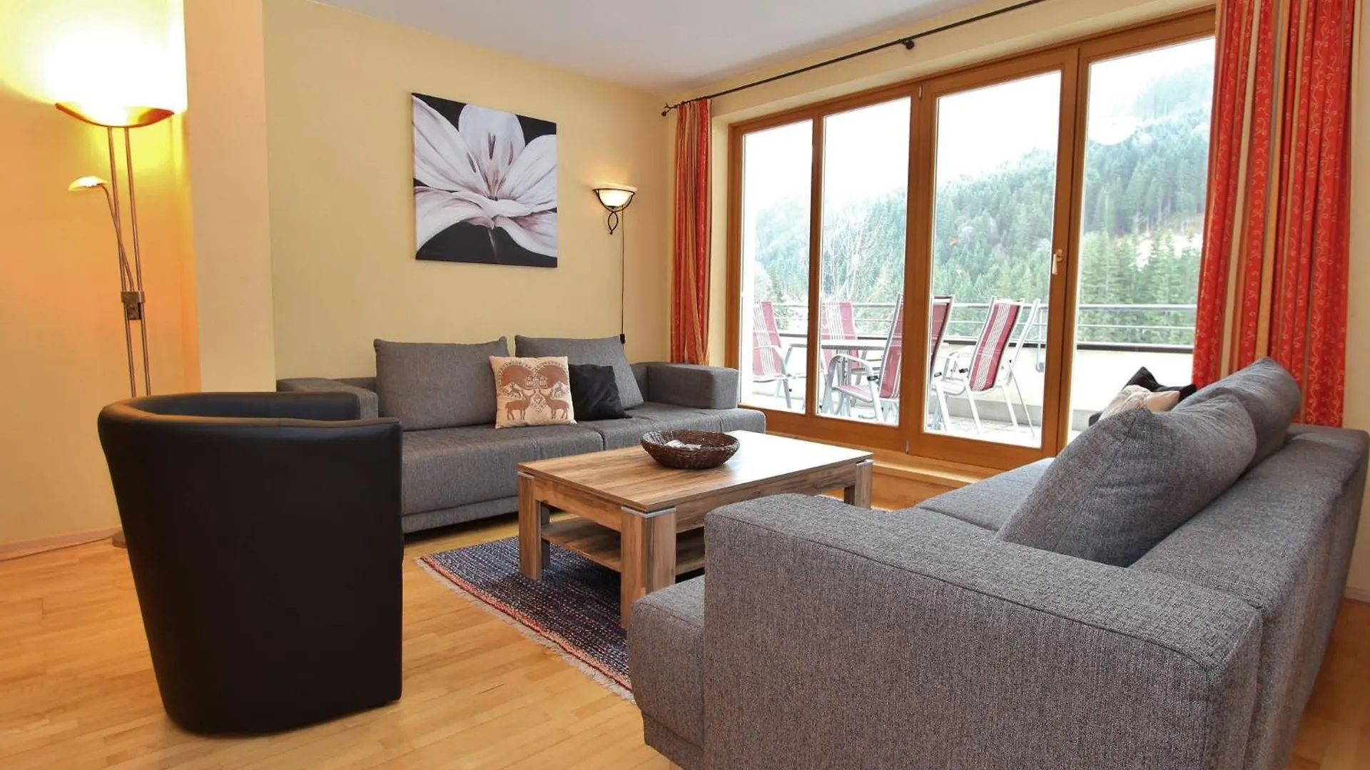 Modern Apartment in Saalbach Hinterglemm with Garden Chalet