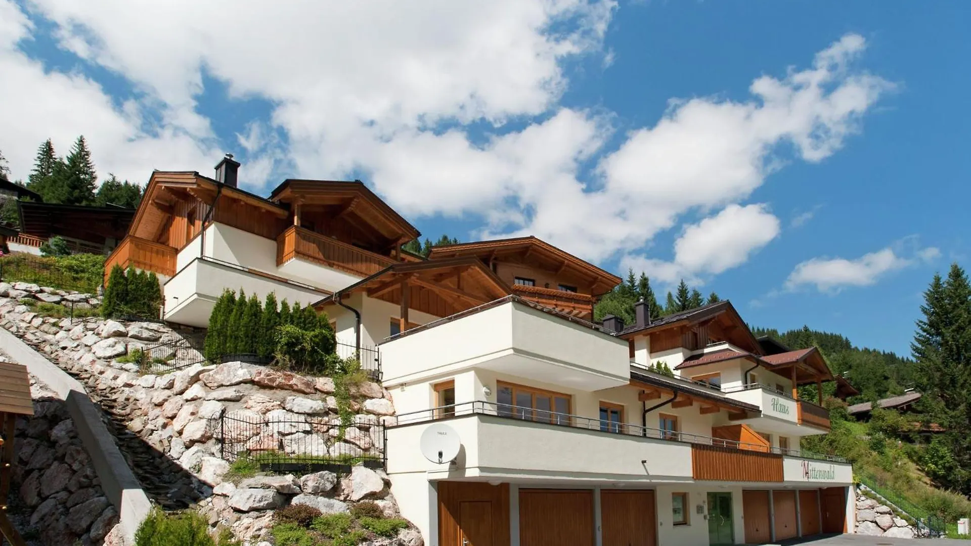 Chalet Modern Apartment in Saalbach Hinterglemm with Garden Österreich