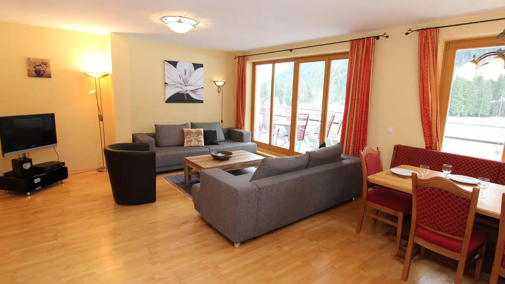 Modern Apartment in Saalbach Hinterglemm with Garden Chalet